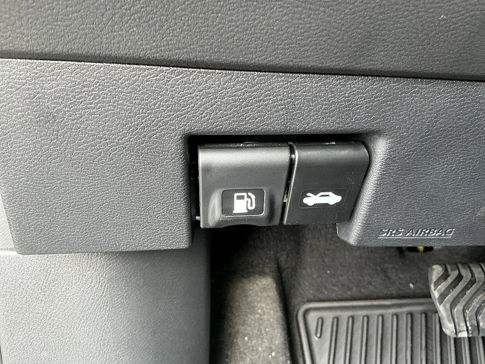 New 2025 Nissan Kicks S image 14