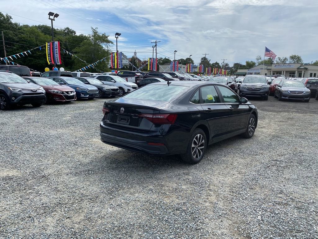 Used 2024 Volkswagen Jetta S image 5