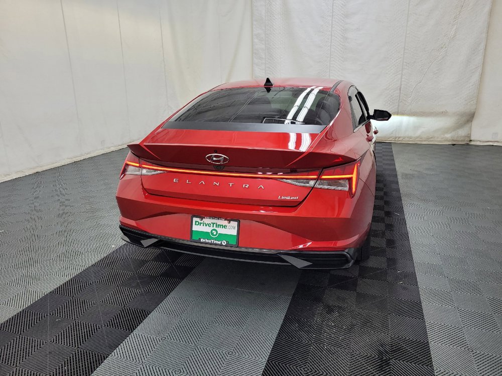 Used 2023 Hyundai Elantra Limited w/ Preferred Accessory Package FWD image 7