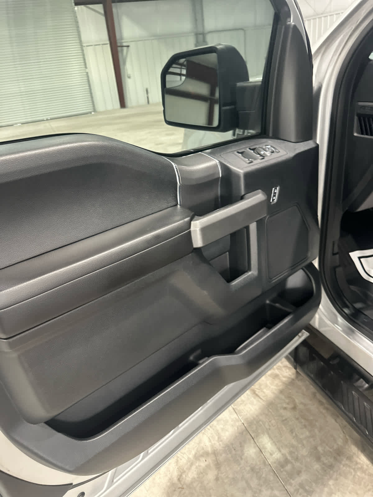 Used 2015 Ford F150 XLT w/ Equipment Group 302A Luxury RWD image 20