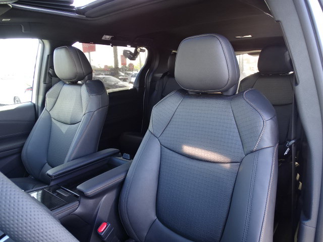 New 2026 Toyota Sienna XLE Woodland Edition AWD/4WD image 11