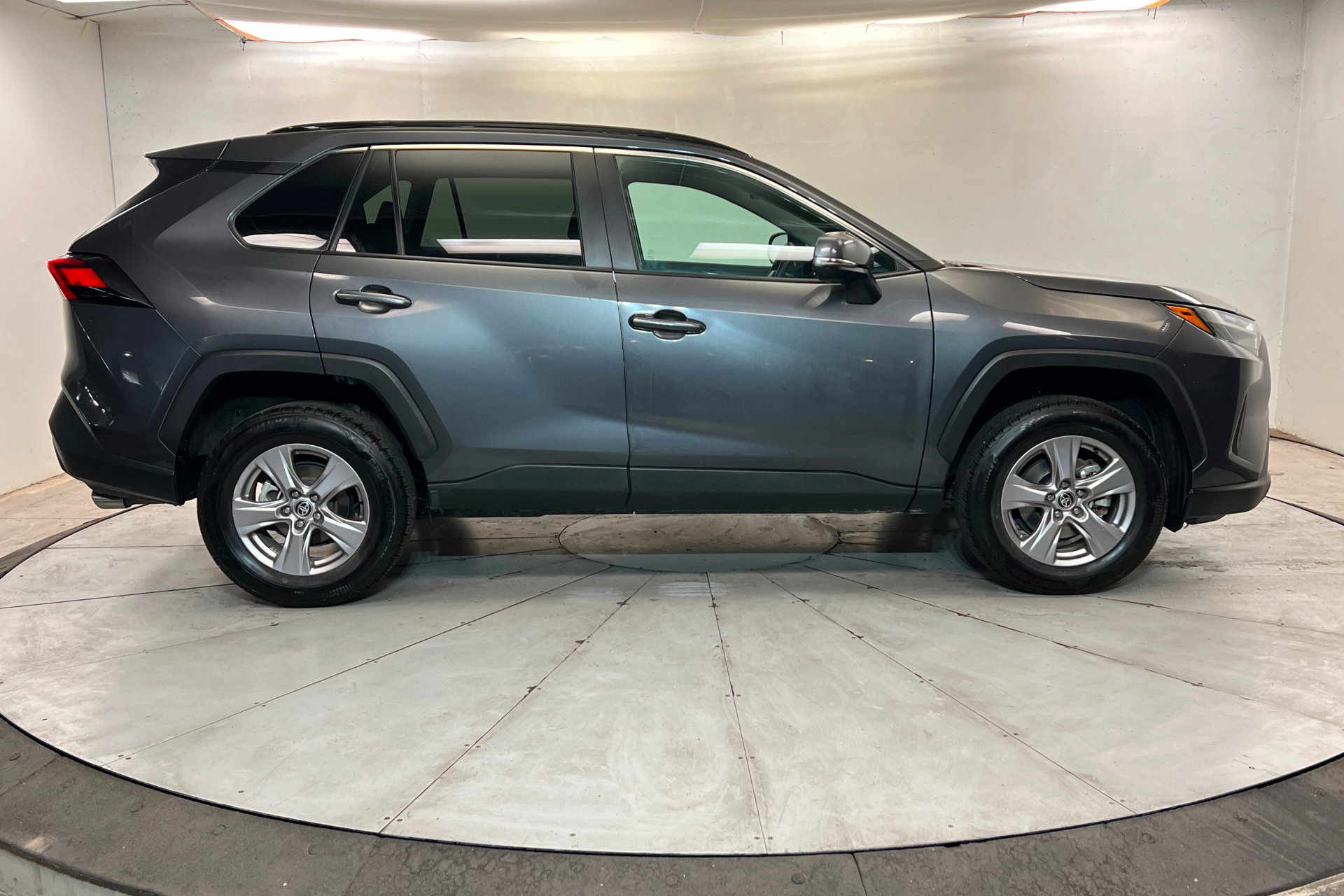 Used 2025 Toyota RAV4 XLE FWD image 7