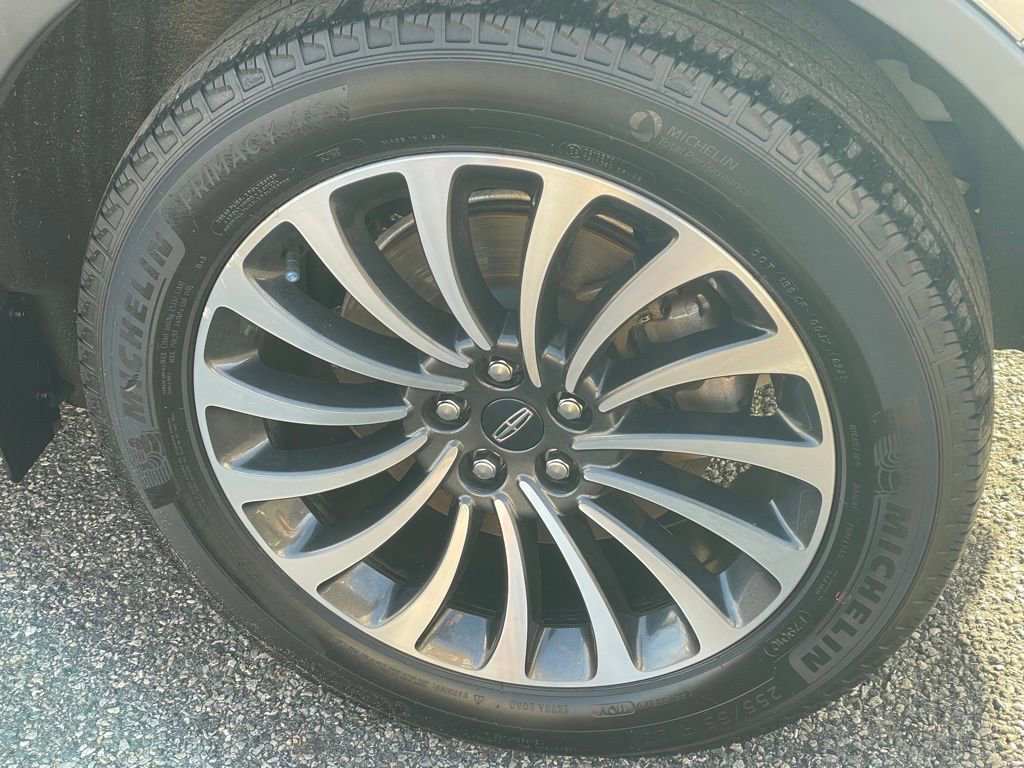 Used 2023 Lincoln Aviator AWD w/ Premium Package image 25