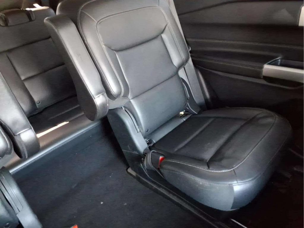 Used 2023 Ford Explorer XLT w/ Equipment Group 202A RWD image 19