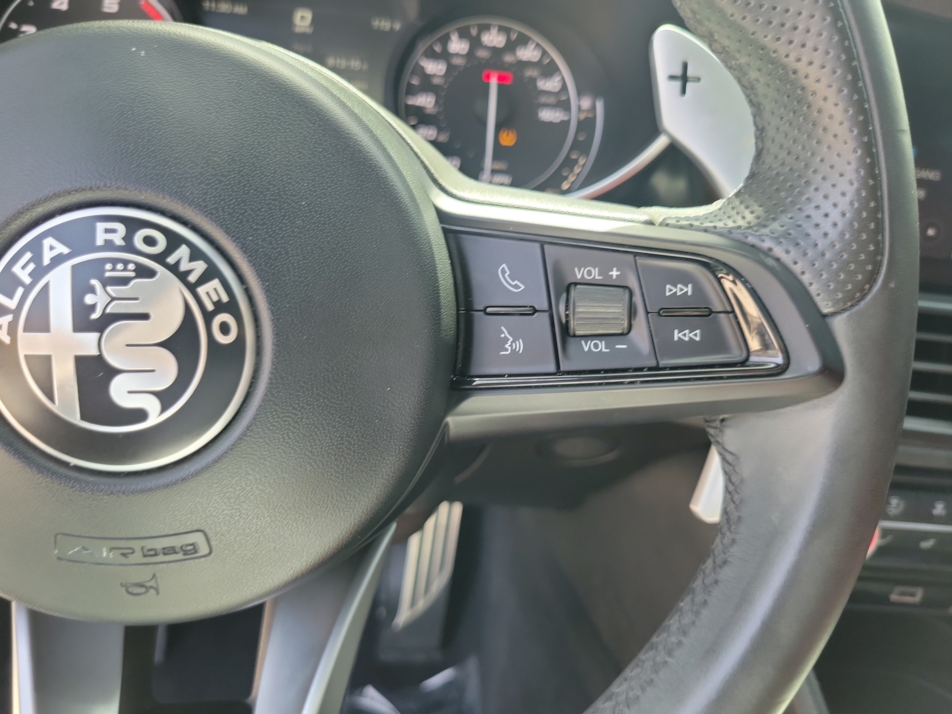 Used 2023 Alfa Romeo Giulia Veloce RWD image 23