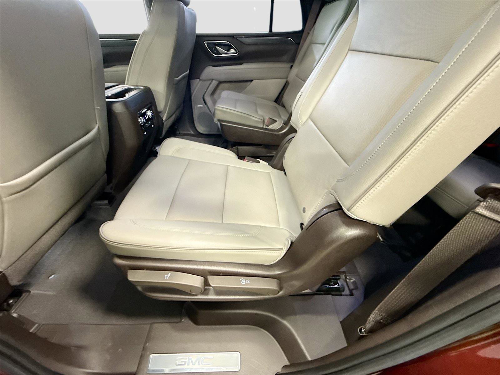 Used 2022 GMC Yukon SLT w/ SLT Luxury Package AWD/4WD image 26