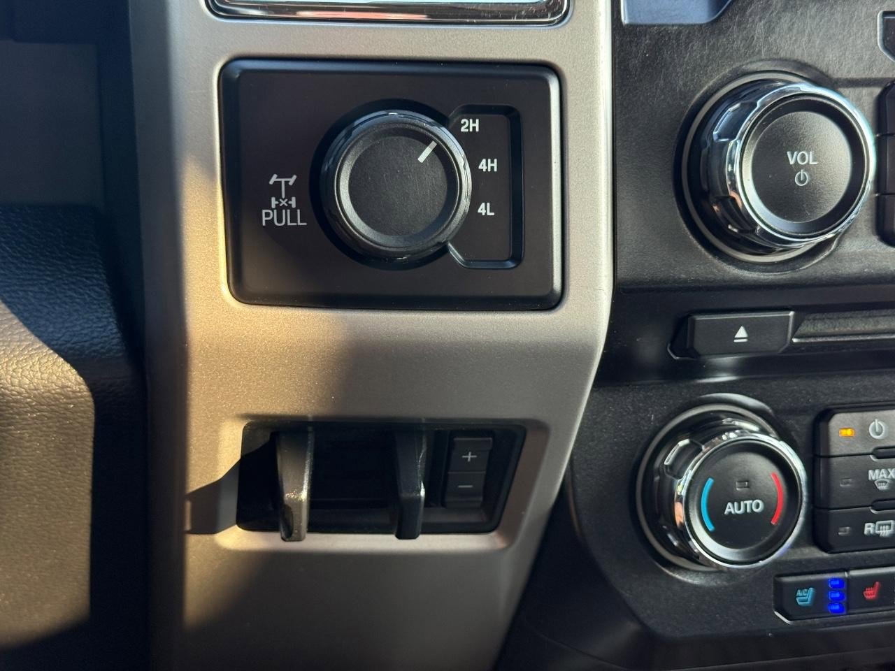 Used 2017 Ford F350 Lariat w/ Lariat Value Package image 16