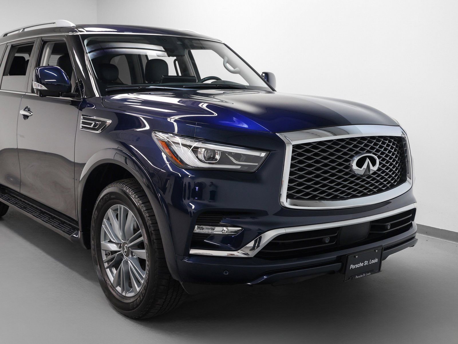 Used 2024 INFINITI QX80 Luxe w/ Cargo Package image 9