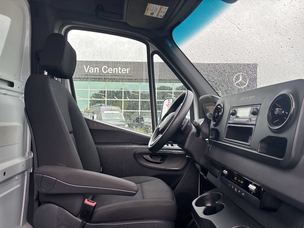 Used 2021 Freightliner Sprinter 3500 RWD image 40