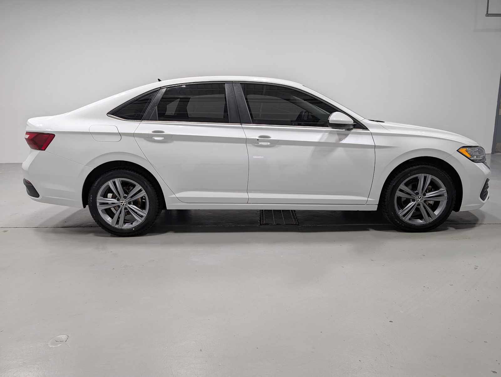 Used 2024 Volkswagen Jetta SE image 7