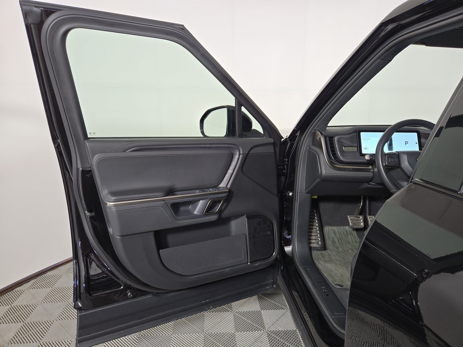 Used 2024 Rivian R1T Adventure Dual AWD/4WD image 16