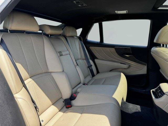 Used 2023 Lexus LS 500 w/ Accessory Package (Z2) RWD image 48