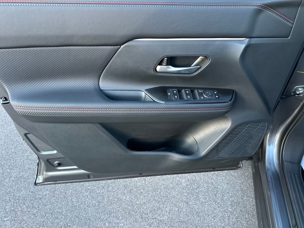 Used 2026 Nissan Kicks SR w/ Cold Weather Package image 14