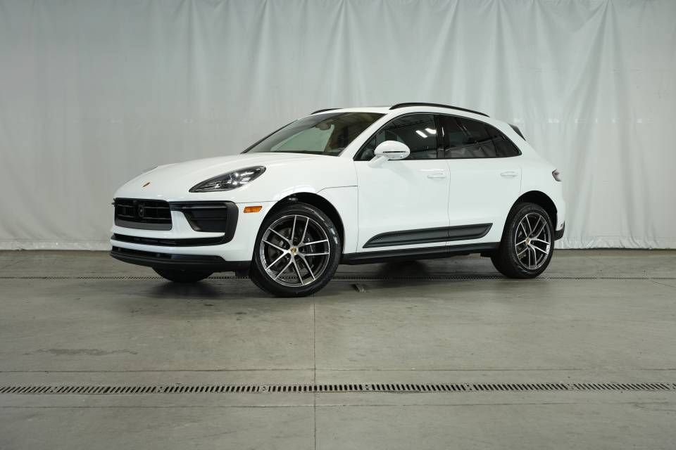 Certified 2025 Porsche Macan AWD/4WD image 1