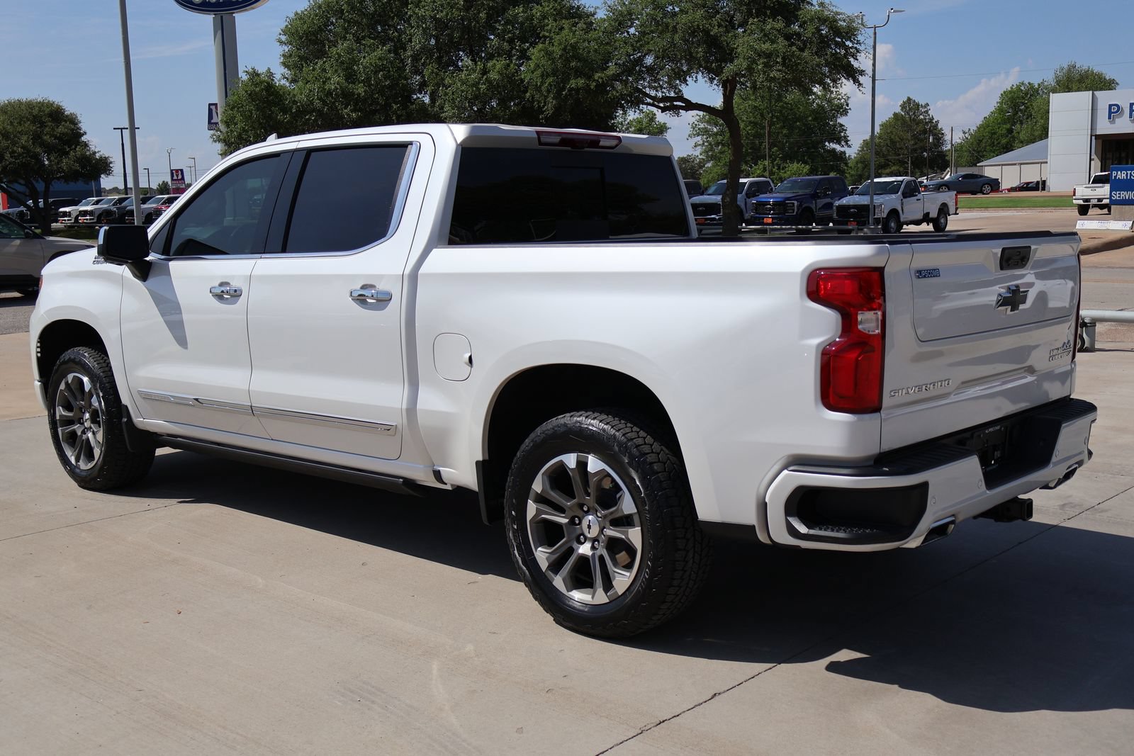 Used 2025 Chevrolet Silverado 1500 High Country w/ Technology Package AWD/4WD image 10