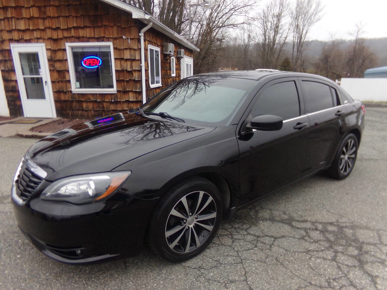Used 2014 Chrysler 200 Limited w/ Sun/Sound Group FWD image 1
