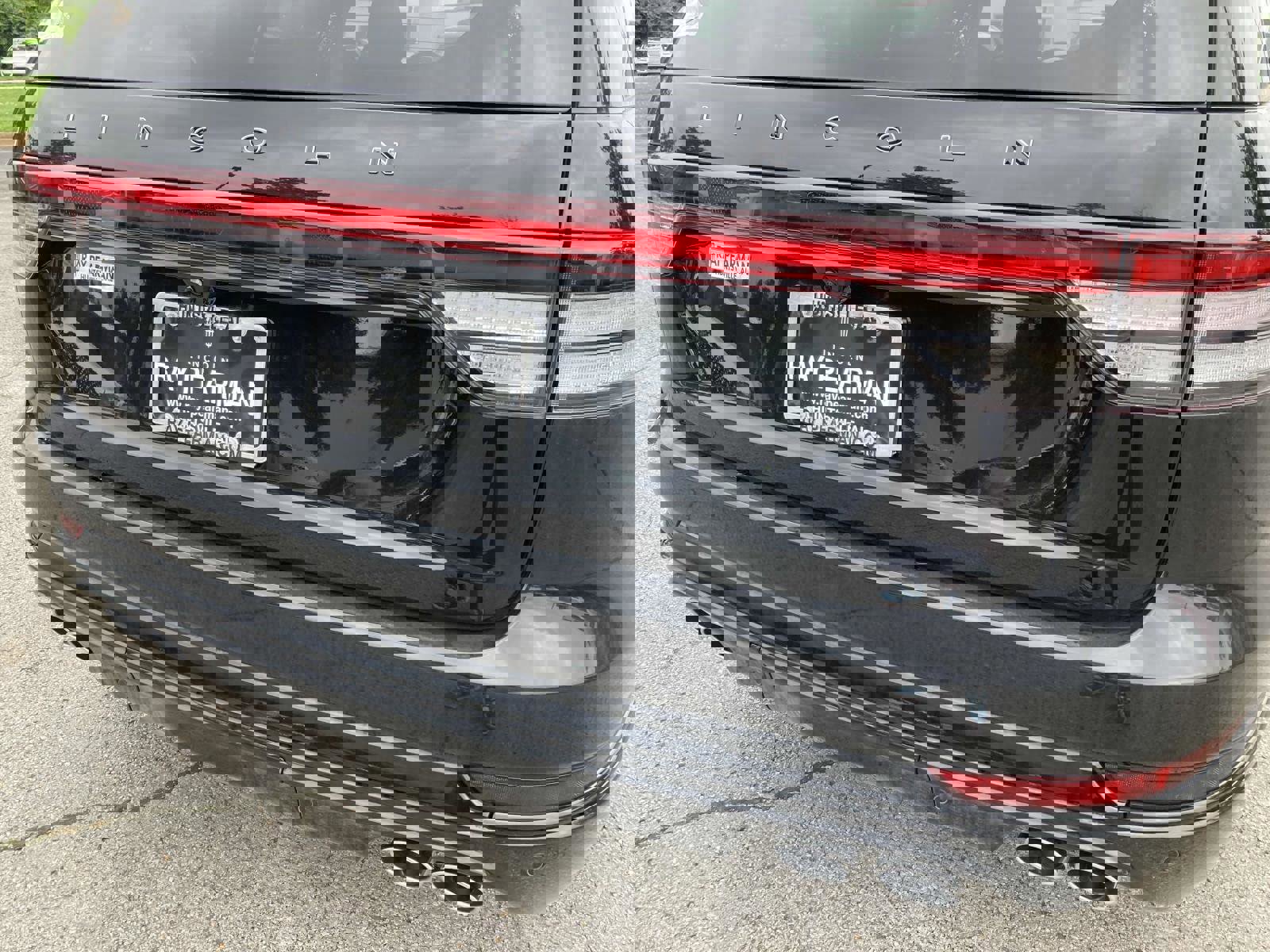 New 2025 Lincoln Aviator Black Label w/ Jet Appearance Package image 4