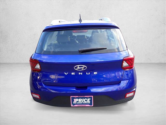 Used 2024 Hyundai Venue Limited image 3