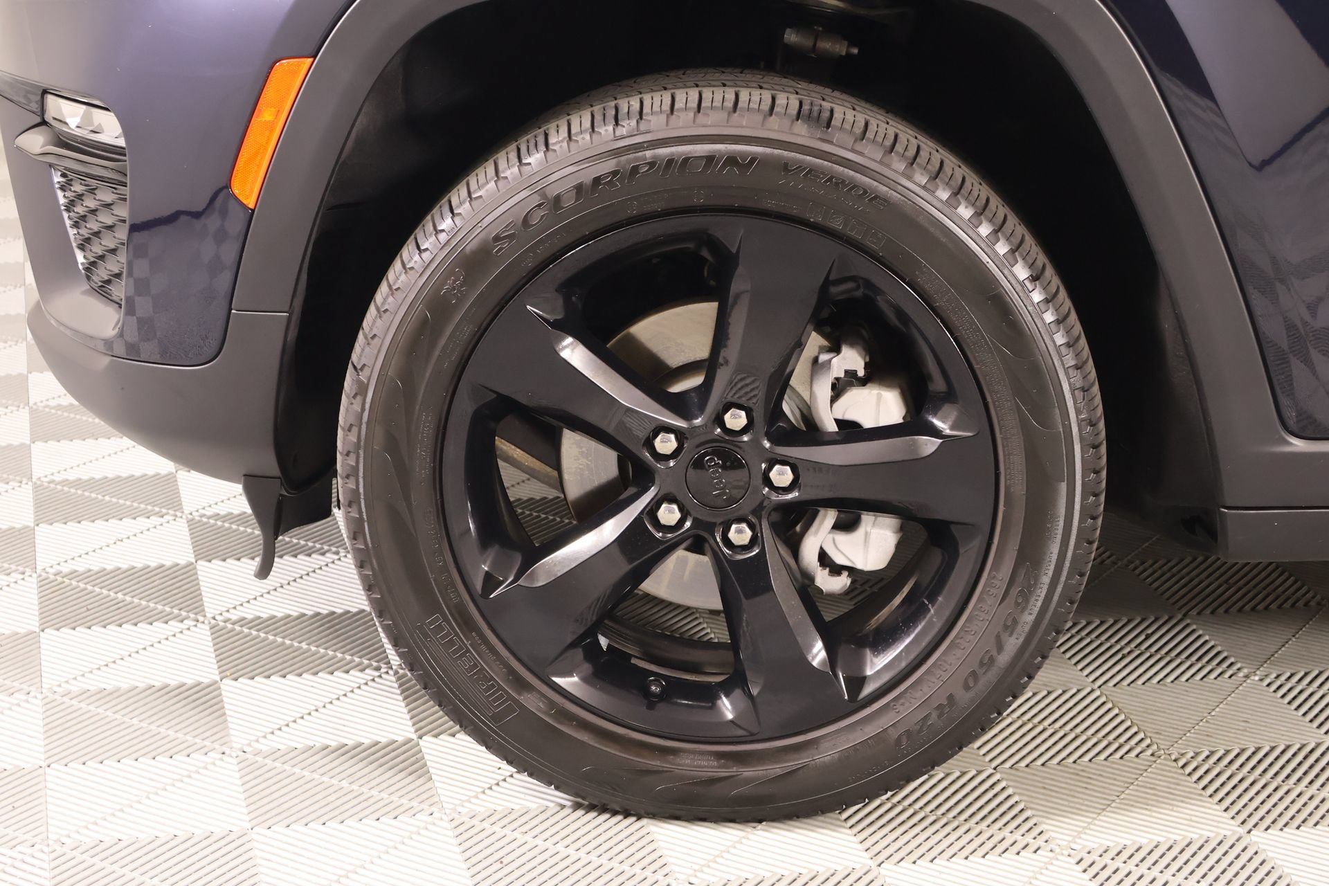 Used 2024 Jeep Grand Cherokee Limited w/ Black Appearance Package RWD image 18