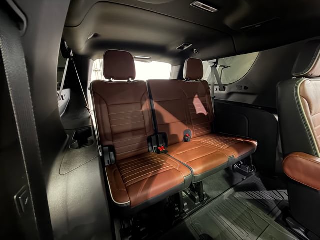 Used 2024 GMC Yukon XL Denali Ultimate AWD/4WD image 15
