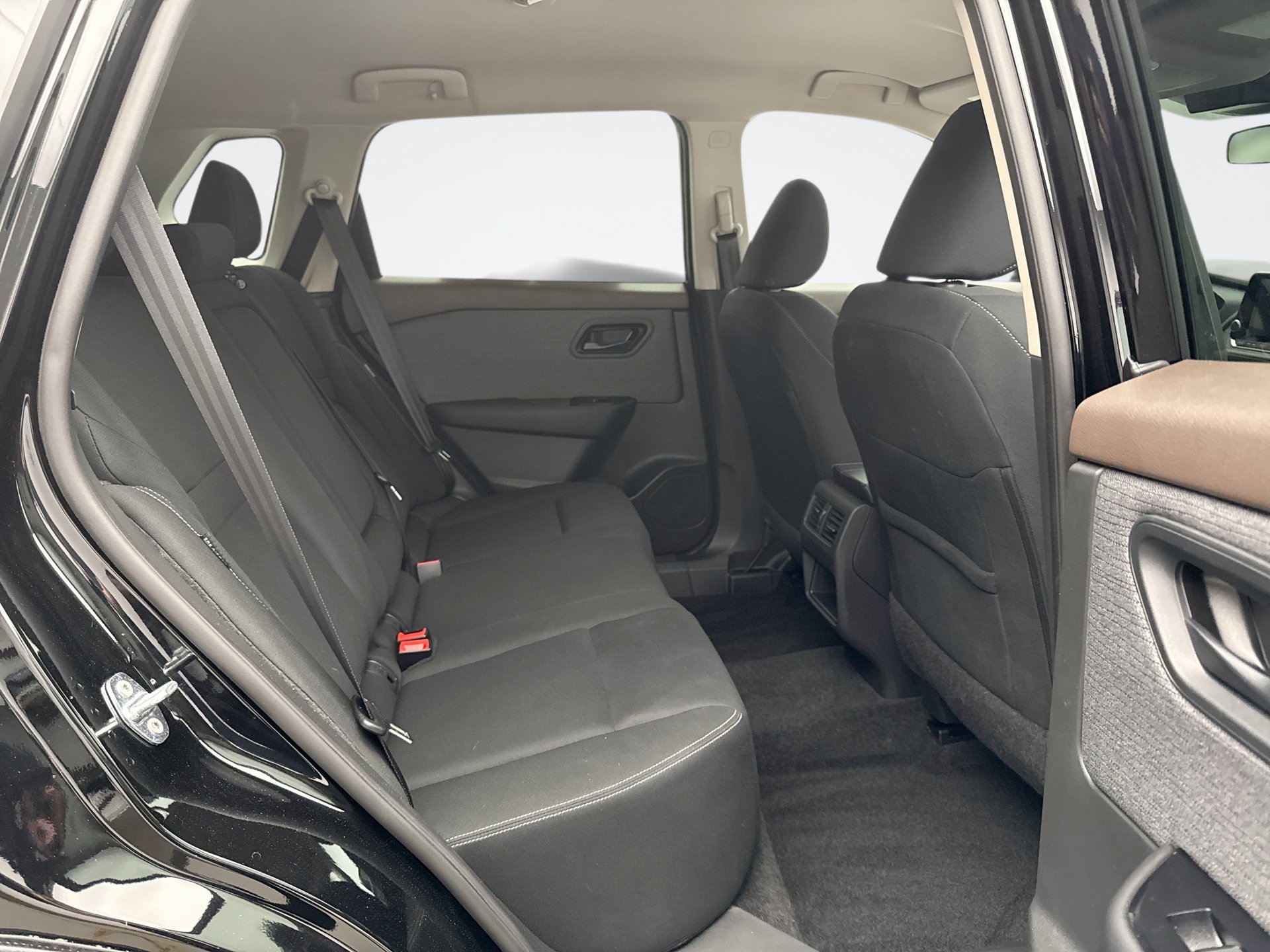 Used 2023 Nissan Rogue S AWD/4WD image 19