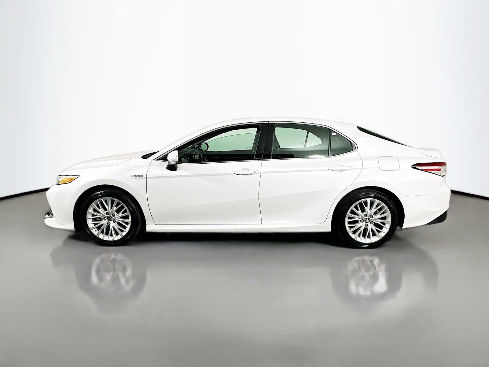 Used 2018 Toyota Camry XLE w/ Audio Package FWD image 4