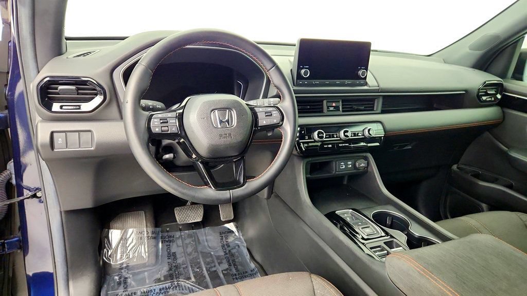 Used 2025 Honda Pilot Sport image 12
