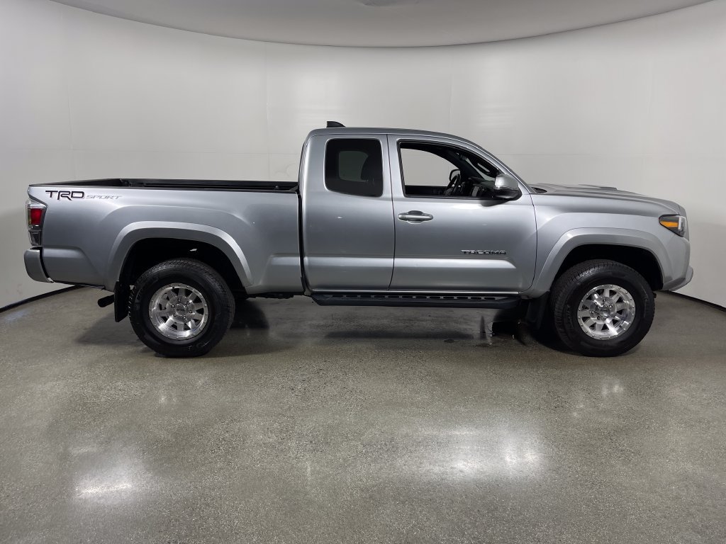 Used 2022 Toyota Tacoma TRD Sport w/ TRD Premium Sport Package RWD image 2