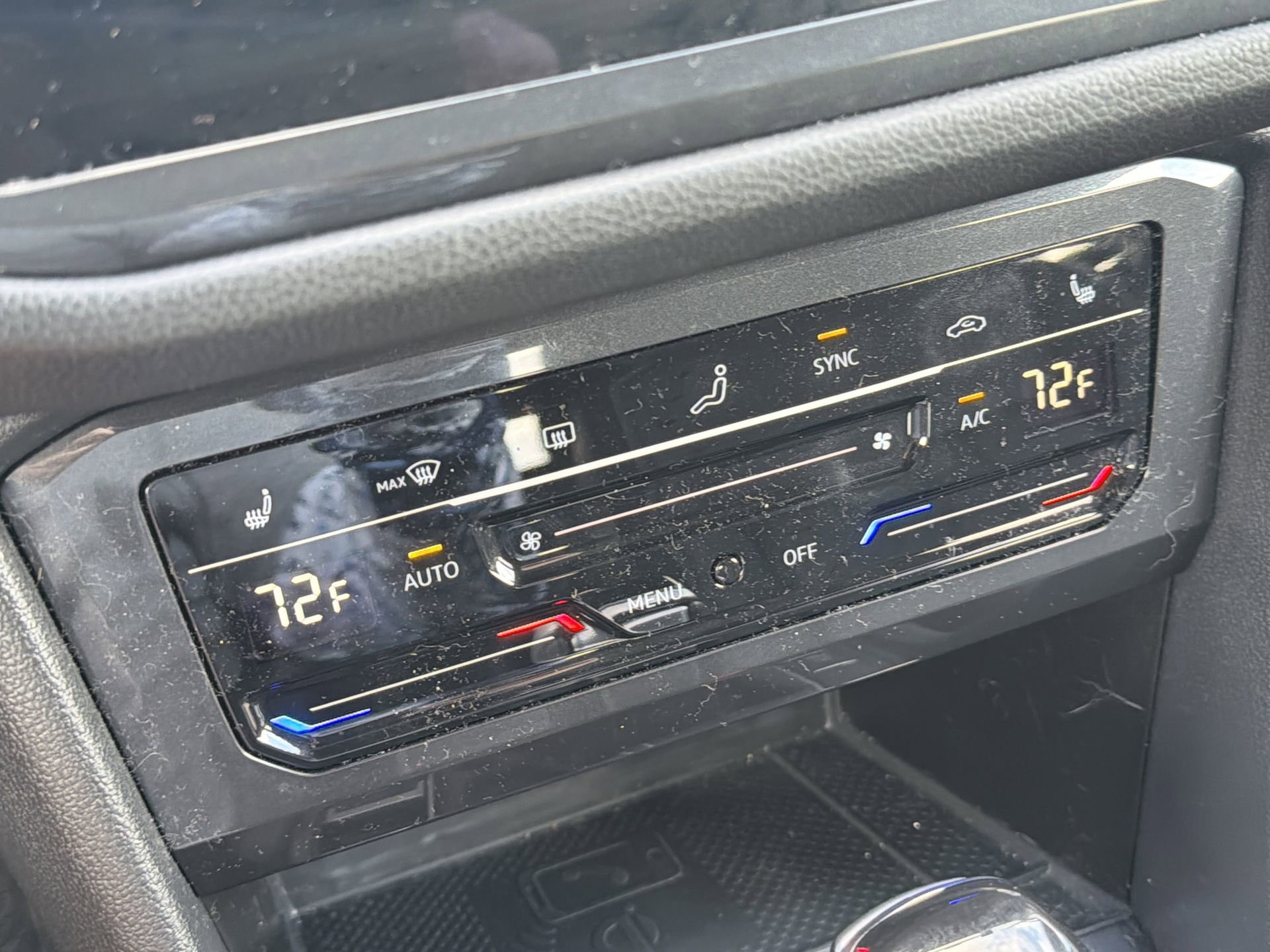 Used 2024 Volkswagen Tiguan SE R-Line image 30