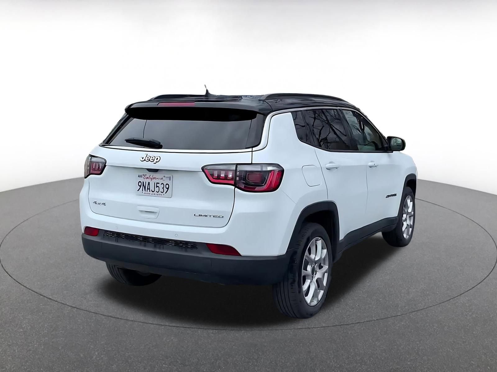Used 2025 Jeep Compass Limited image 14