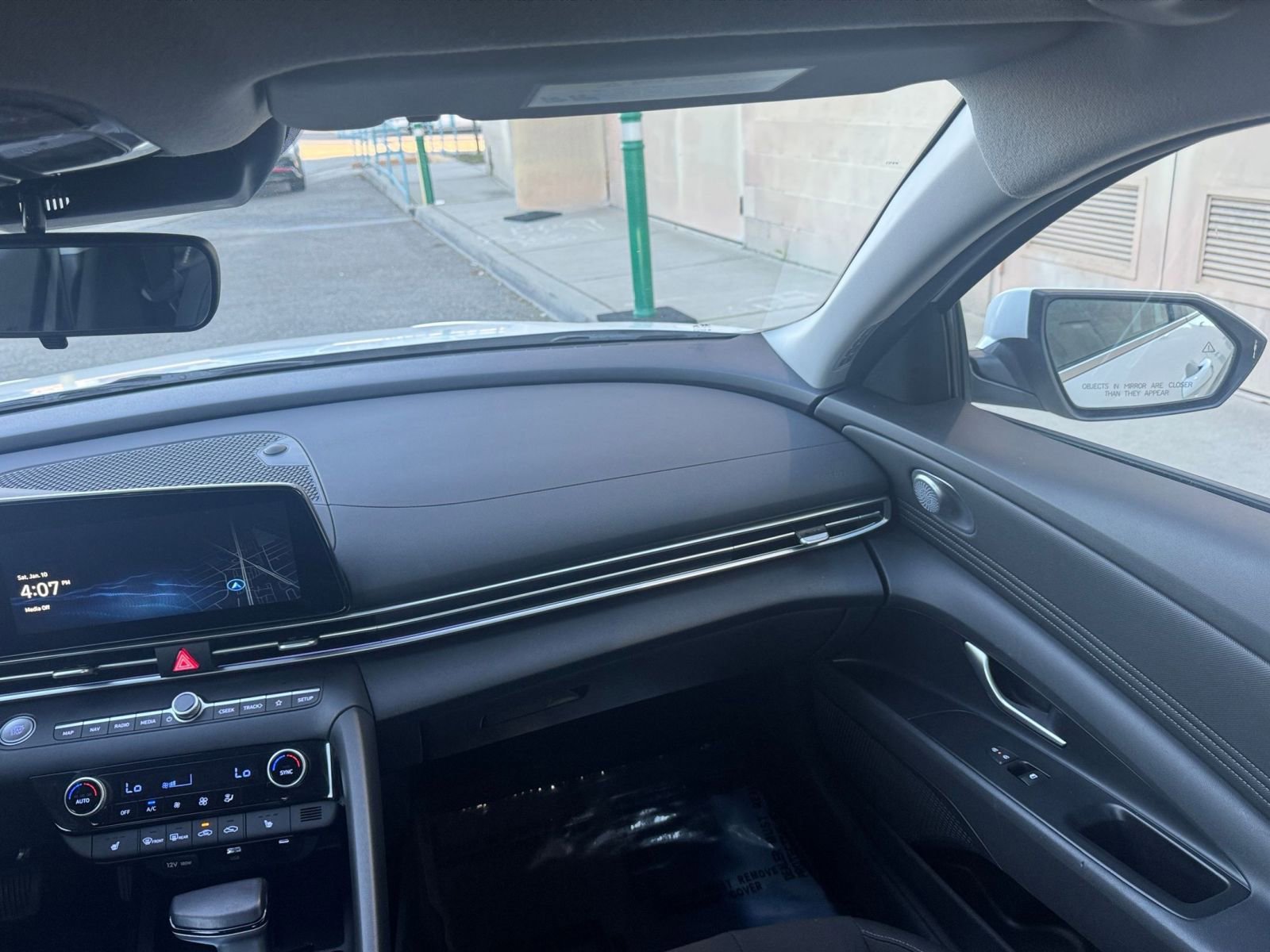 Used 2025 Hyundai Elantra SEL image 36