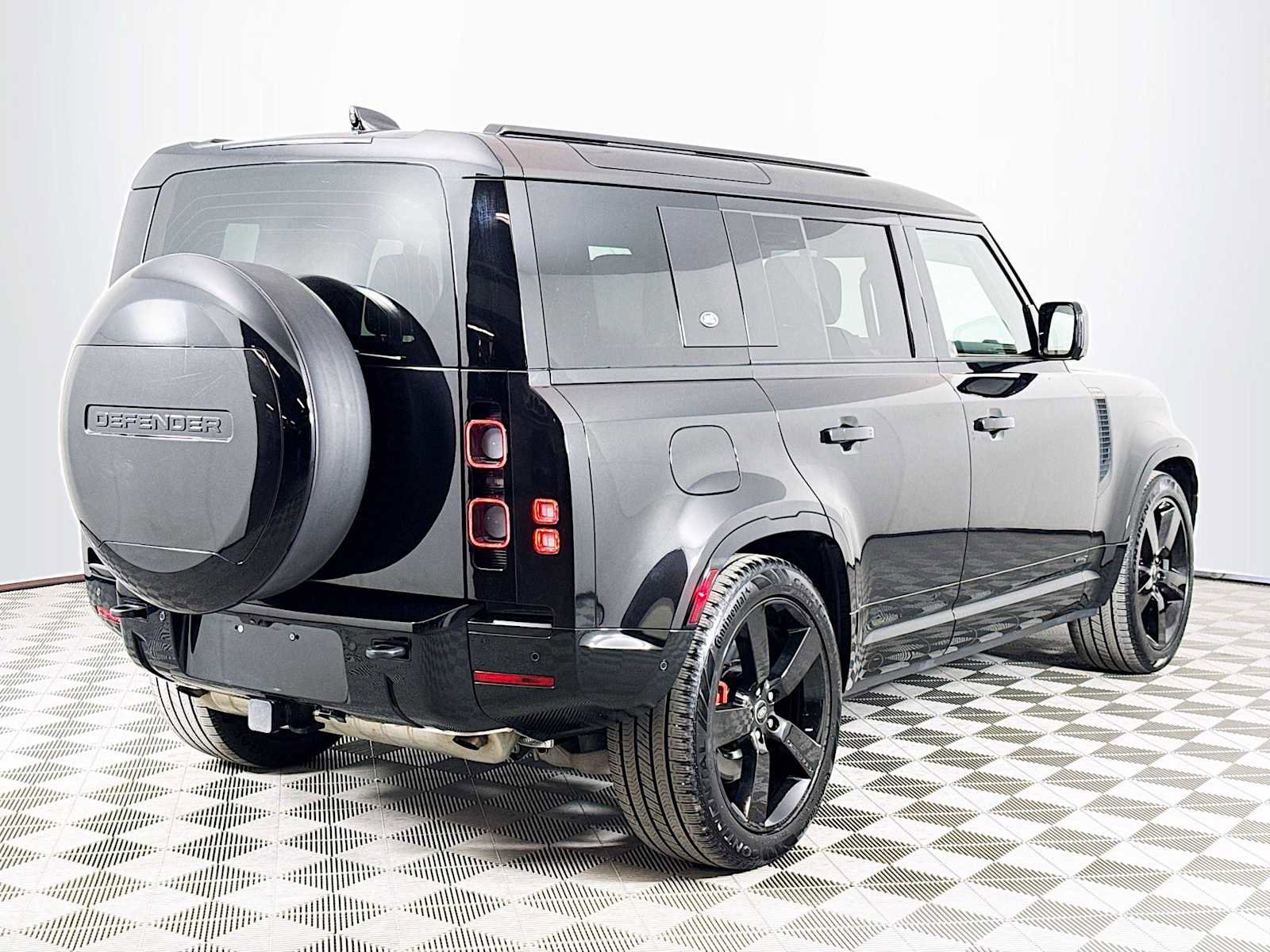 Used 2024 Land Rover Defender 110 X image 5