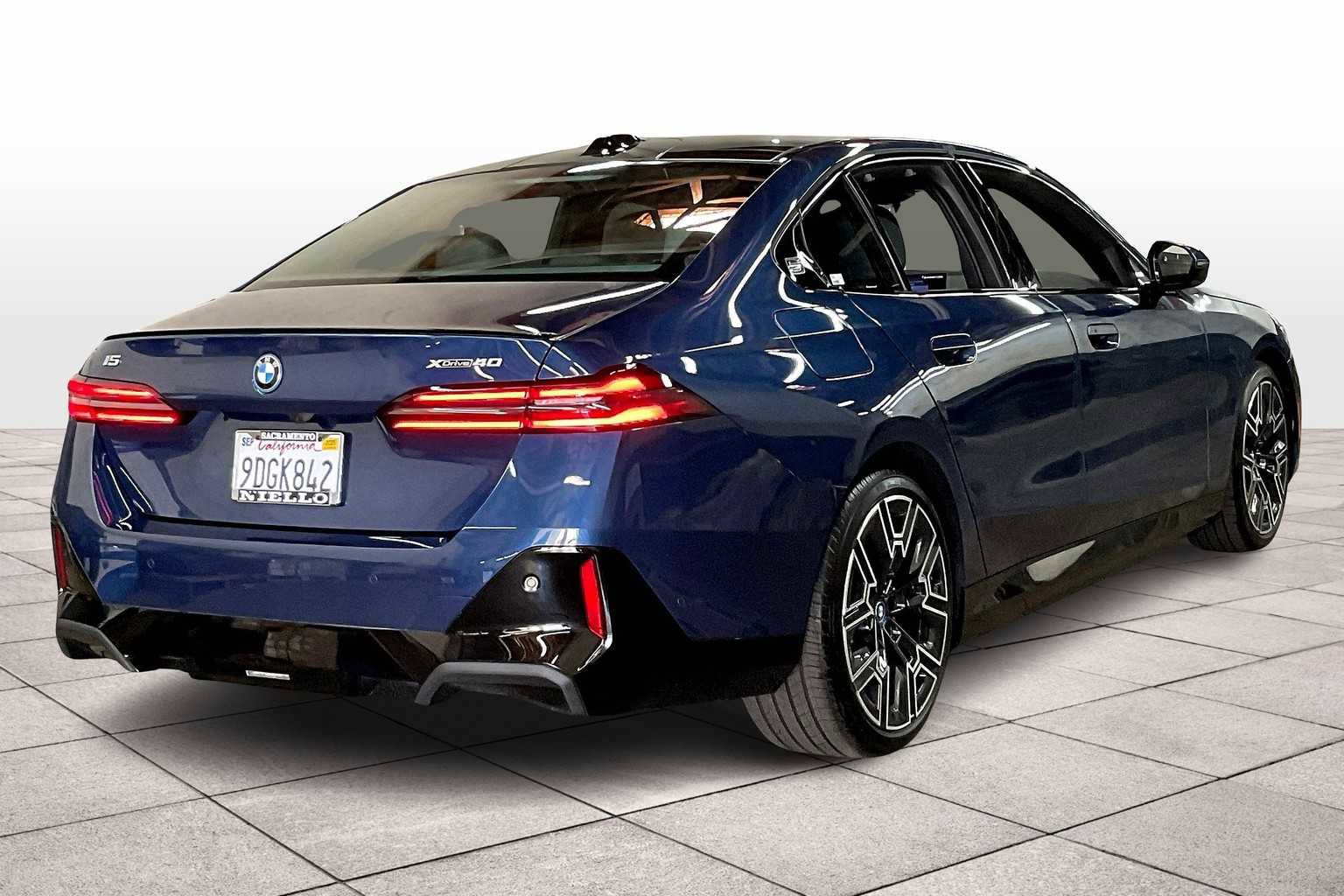 Used 2025 BMW i5 xDrive40 w/ Executive Package image 16