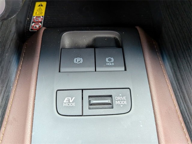Used 2024 Toyota Venza Limited image 21