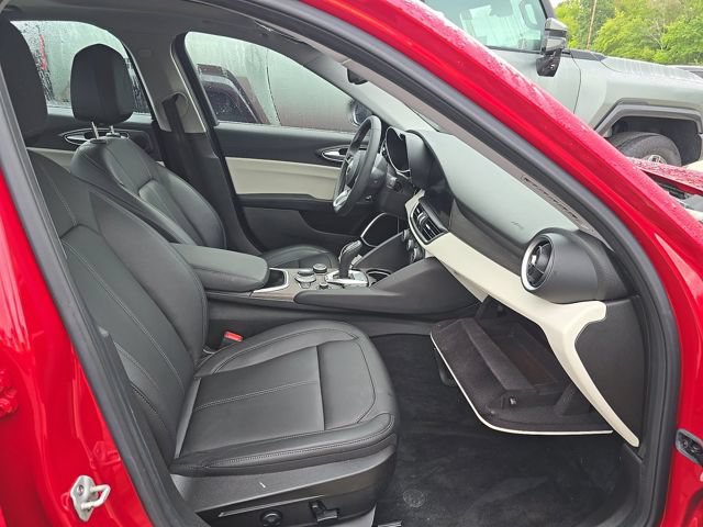 Used 2021 Alfa Romeo Giulia Ti AWD/4WD image 6