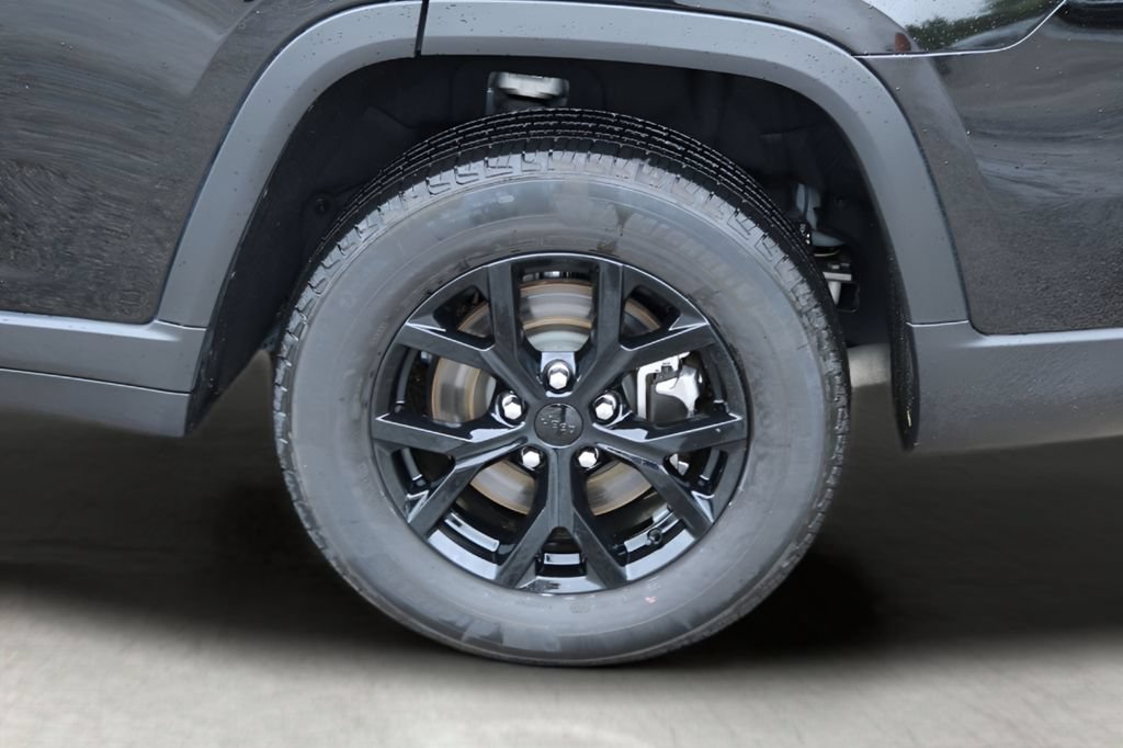 Used 2024 Jeep Grand Cherokee L Altitude AWD/4WD image 9