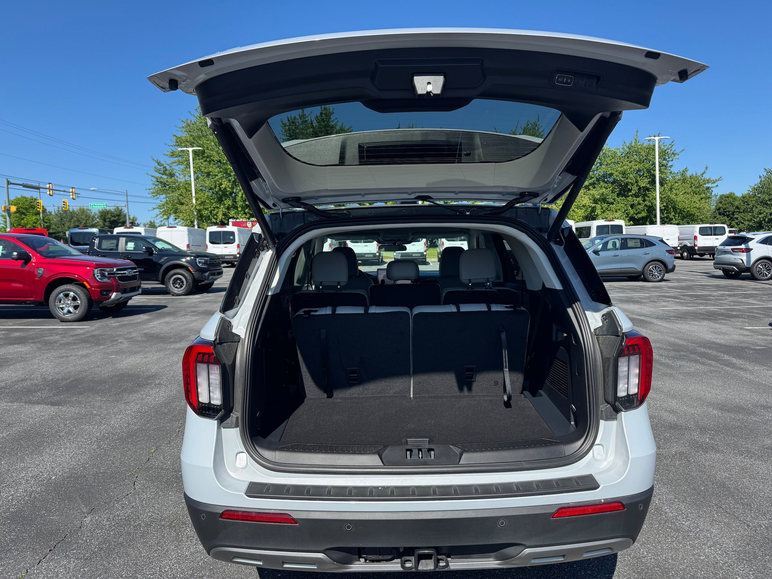Used 2026 Ford Explorer Active w/ Active Comfort Package AWD/4WD image 6