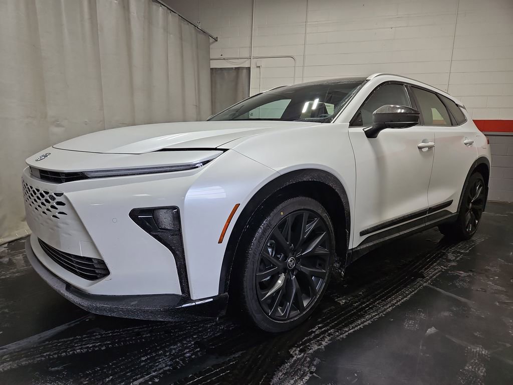 New 2025 Toyota Crown Signia image 3