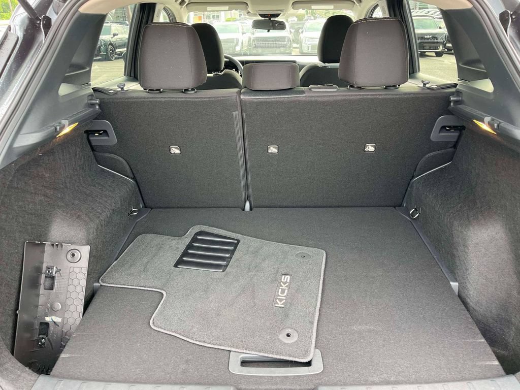 Used 2025 Nissan Kicks SV FWD image 7