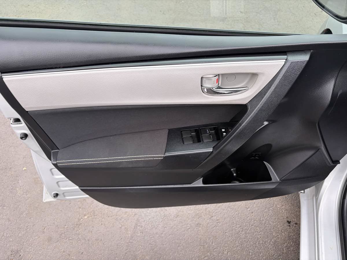 Used 2017 Toyota Corolla L FWD image 16