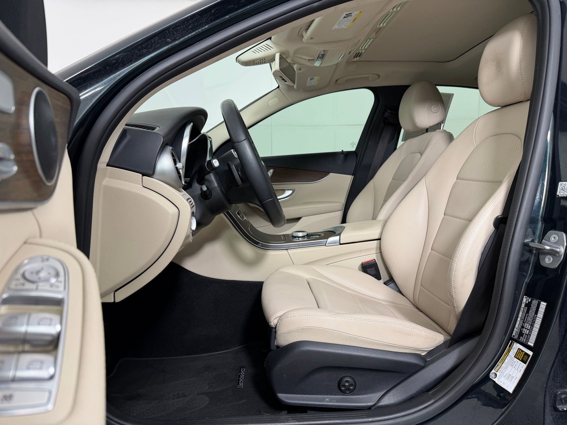 Used 2019 Mercedes-Benz C 300 4MATIC Sedan image 4