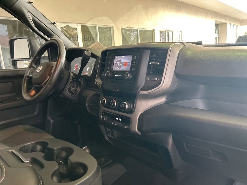 Used 2024 RAM 3500 Tradesman w/ Chrome Appearance Group image 24