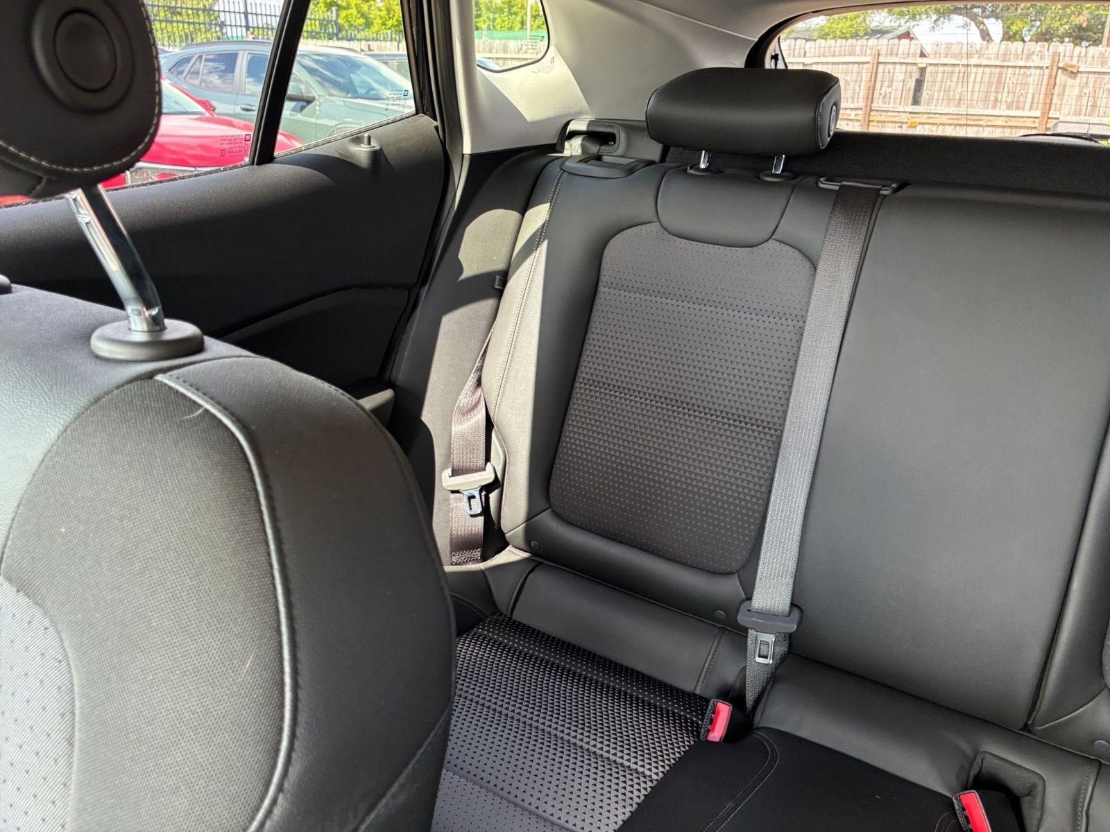 Used 2025 Chevrolet Trax LT FWD image 32