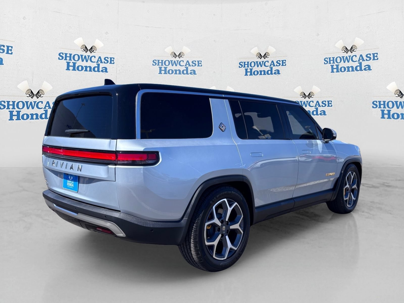 Used 2023 Rivian R1S Adventure AWD/4WD image 8