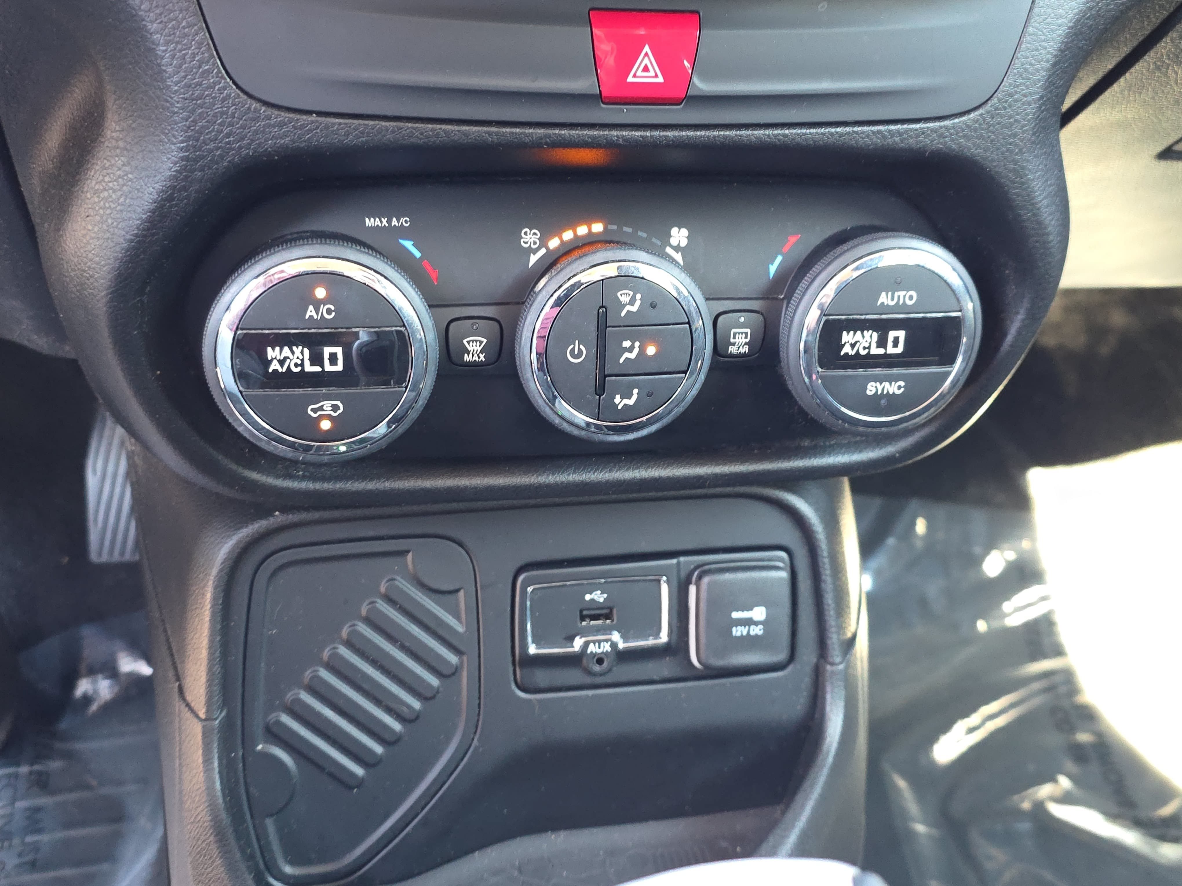 Used 2017 Jeep Renegade Altitude FWD image 21