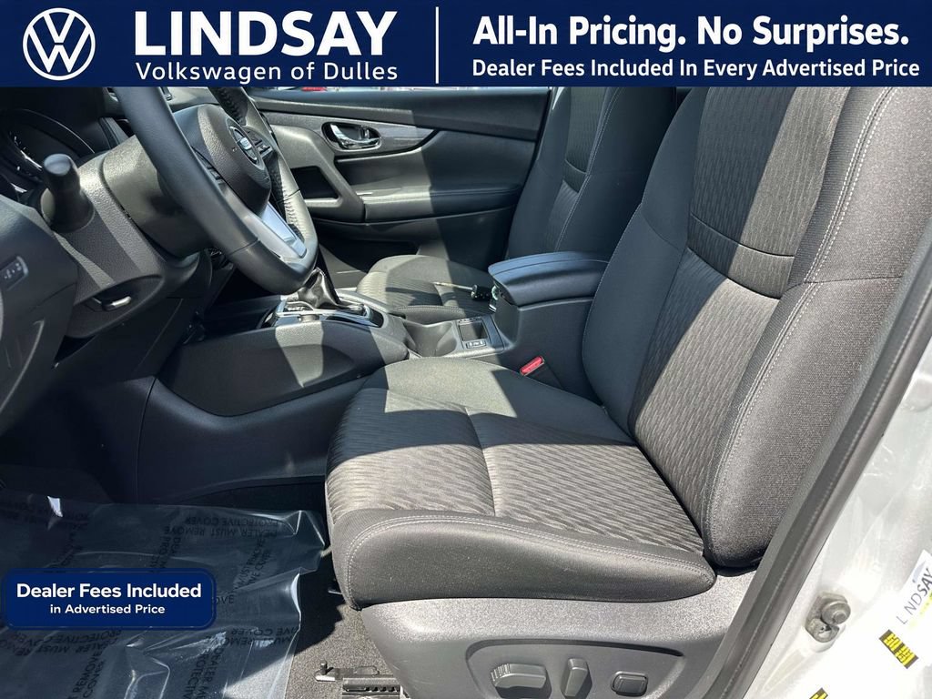 Used 2017 Nissan Rogue SV AWD/4WD image 11