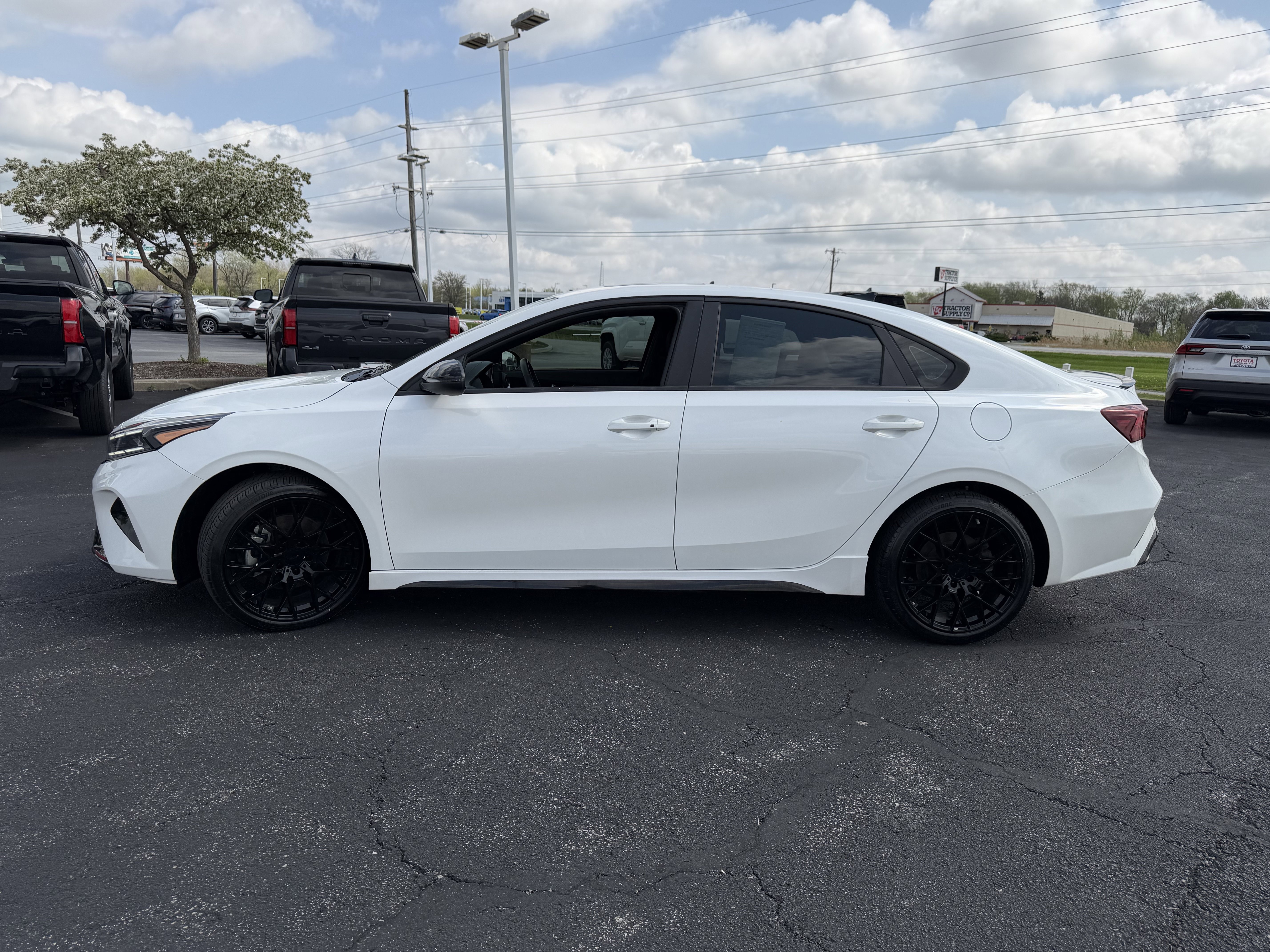 Used 2023 Kia Forte GT w/ GT2 Package image 5