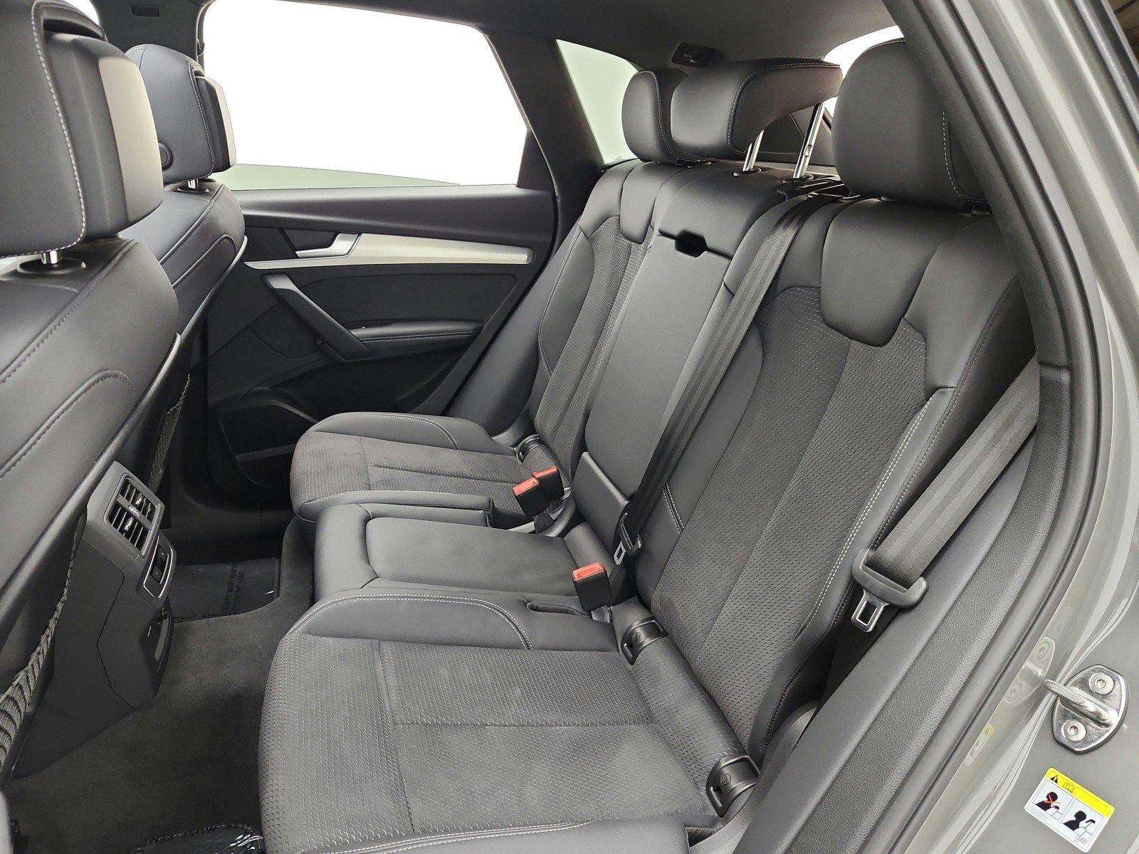 Used 2023 Audi Q5 e Premium Plus w/ Premium Plus Package AWD/4WD image 16