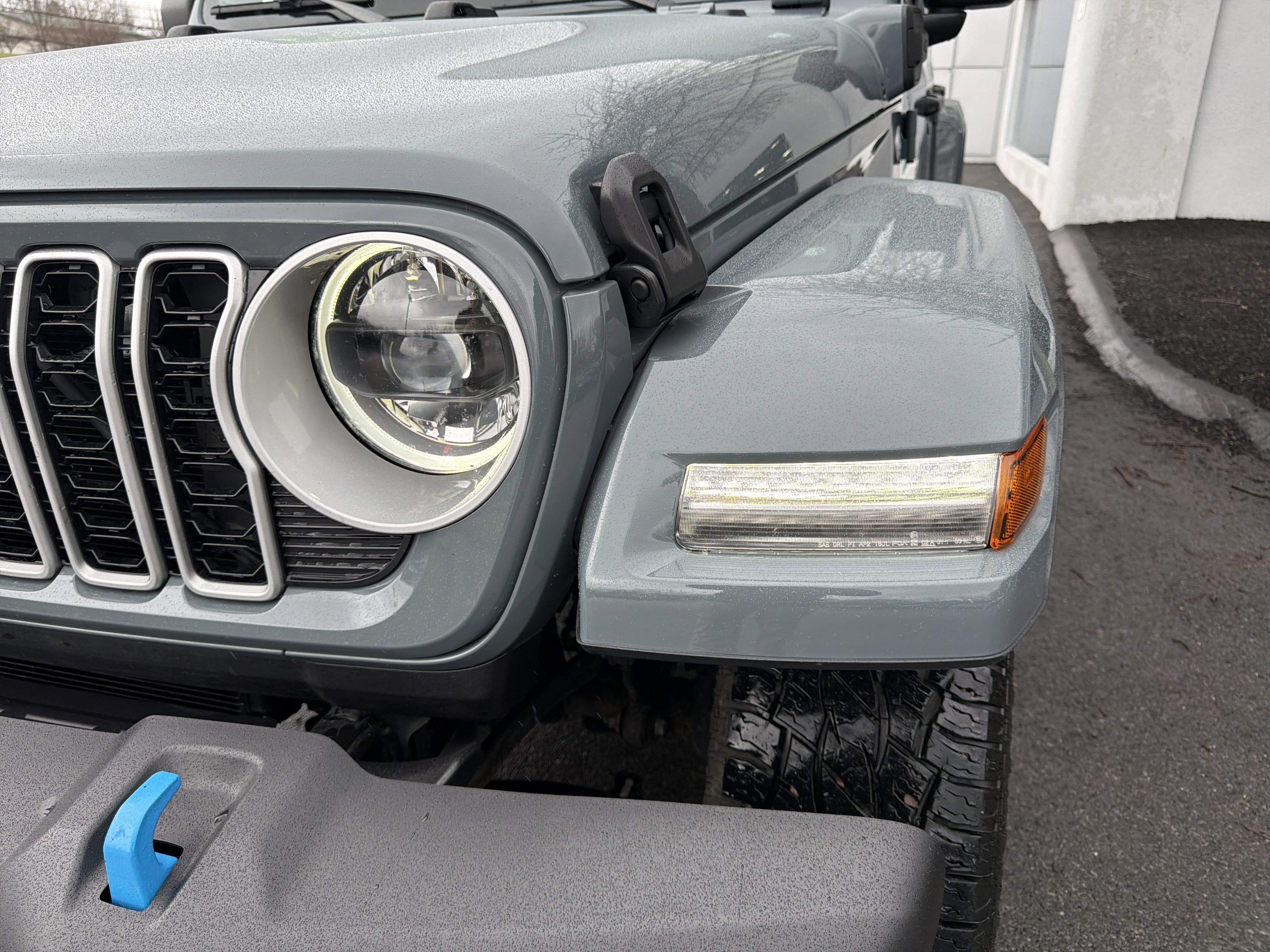 Used 2024 Jeep Wrangler Sahara w/ Technology Group image 10