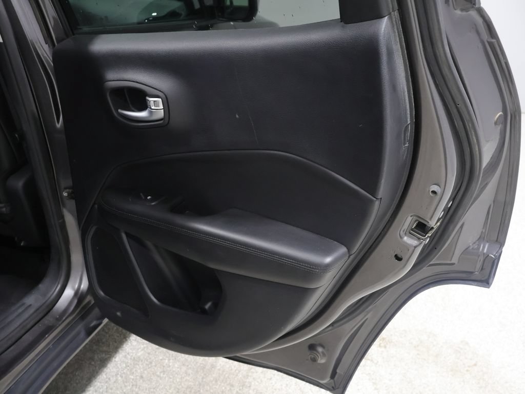Used 2019 Jeep Compass Latitude AWD/4WD image 23